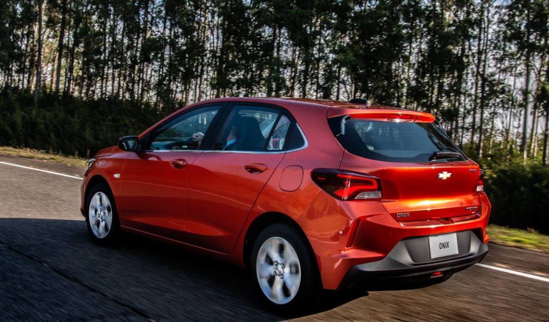 Novo Chevrolet Onix promete consumo de 21 km/L - Mundo do Automóvel para PCD