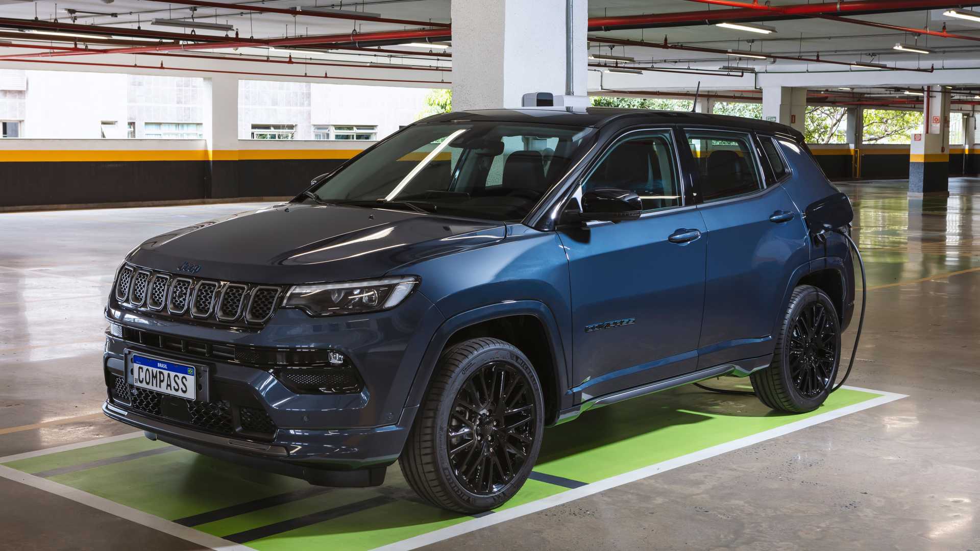 Jeep lança o novo Compass xe híbrido plug in a partir de R Mundo do Automóvel para PCD