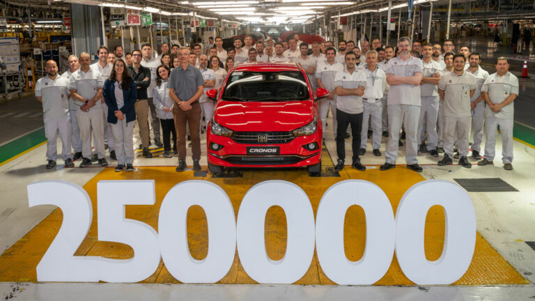 Fiat Cronos 250 mil unidades