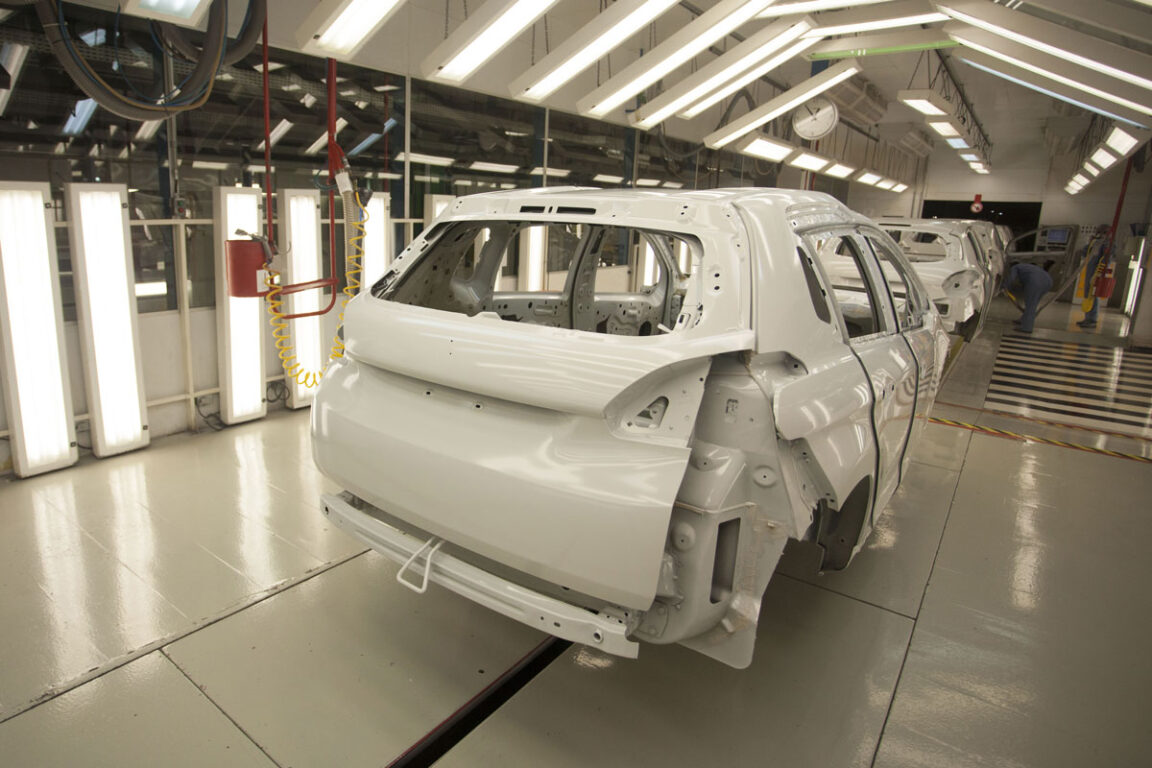 Linha de produção na fábrica da Peugeot