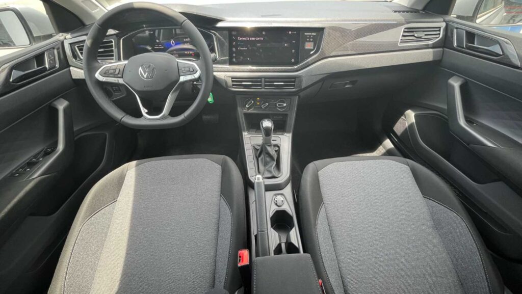 Volkswagen Virtus 170 TSI automático - Interior