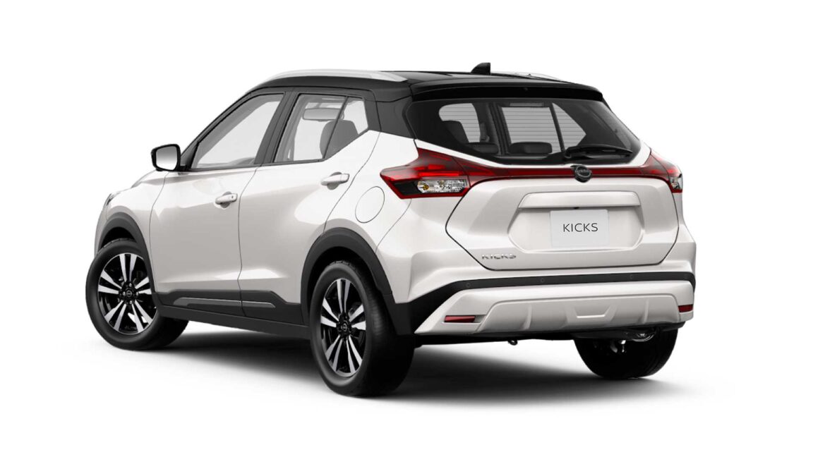 Nissan Kicks branco com teto preto